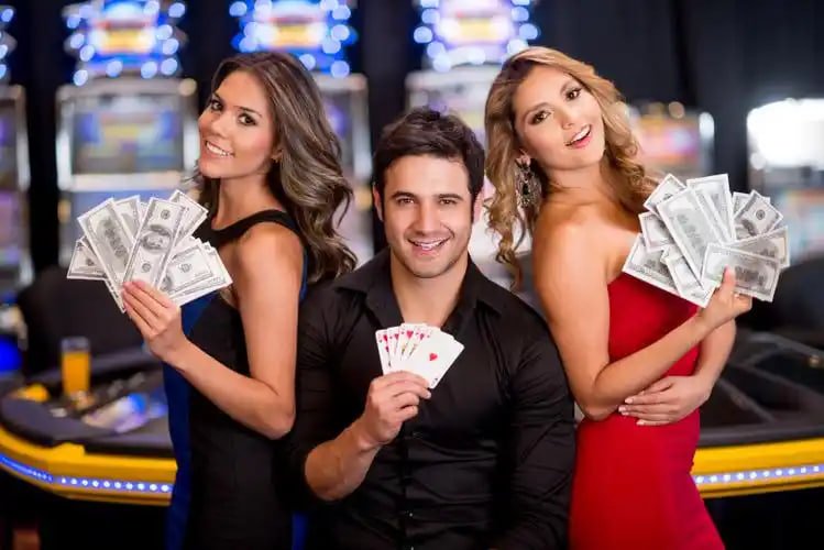 Tarung Mesin live table with multiple players spinning Tarung Mesin live table with multiple players spinning
